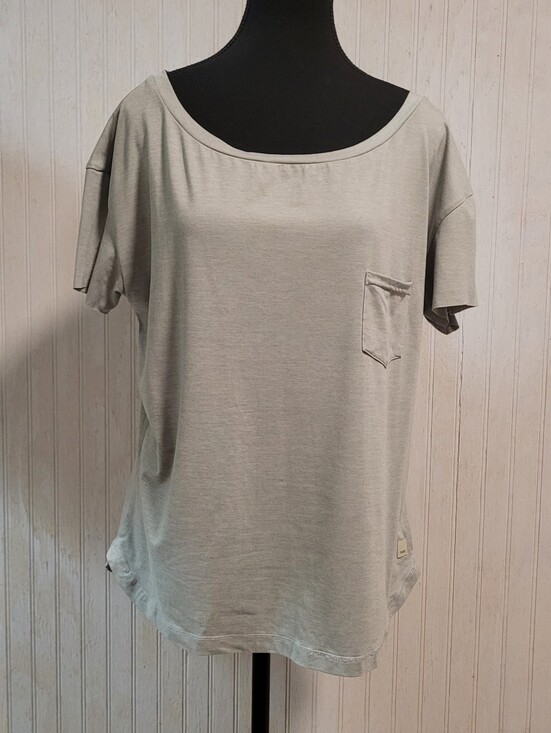 Vuori Tops - Vuori Rise & Shine Short Sleeve Pocket Tee - Pistachio Heather - Size M